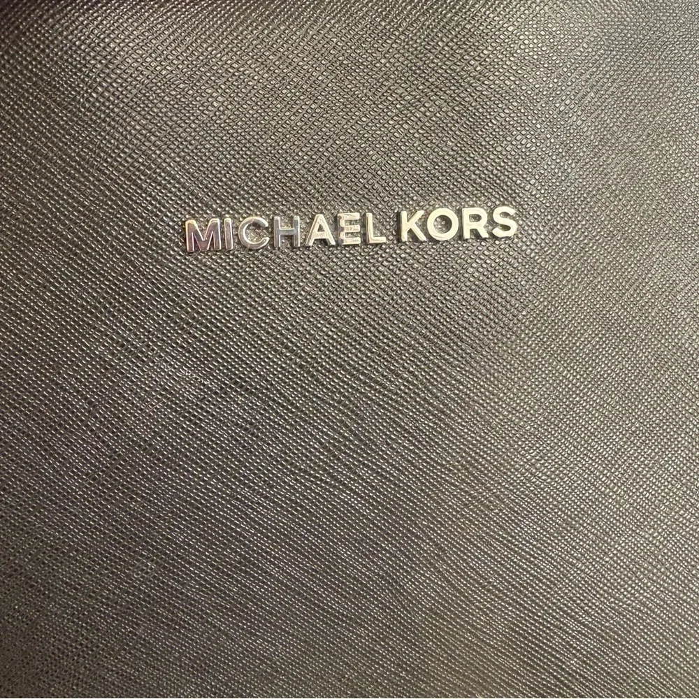 Michael kors black saffiano leather zippered business laptop tote bag